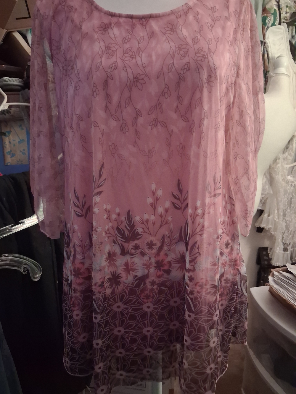 Sheer Pink Floral Overlay STRETCH Tunic,bodice lined,3/4 open sleeves,size is  M - Picture 10 of 10